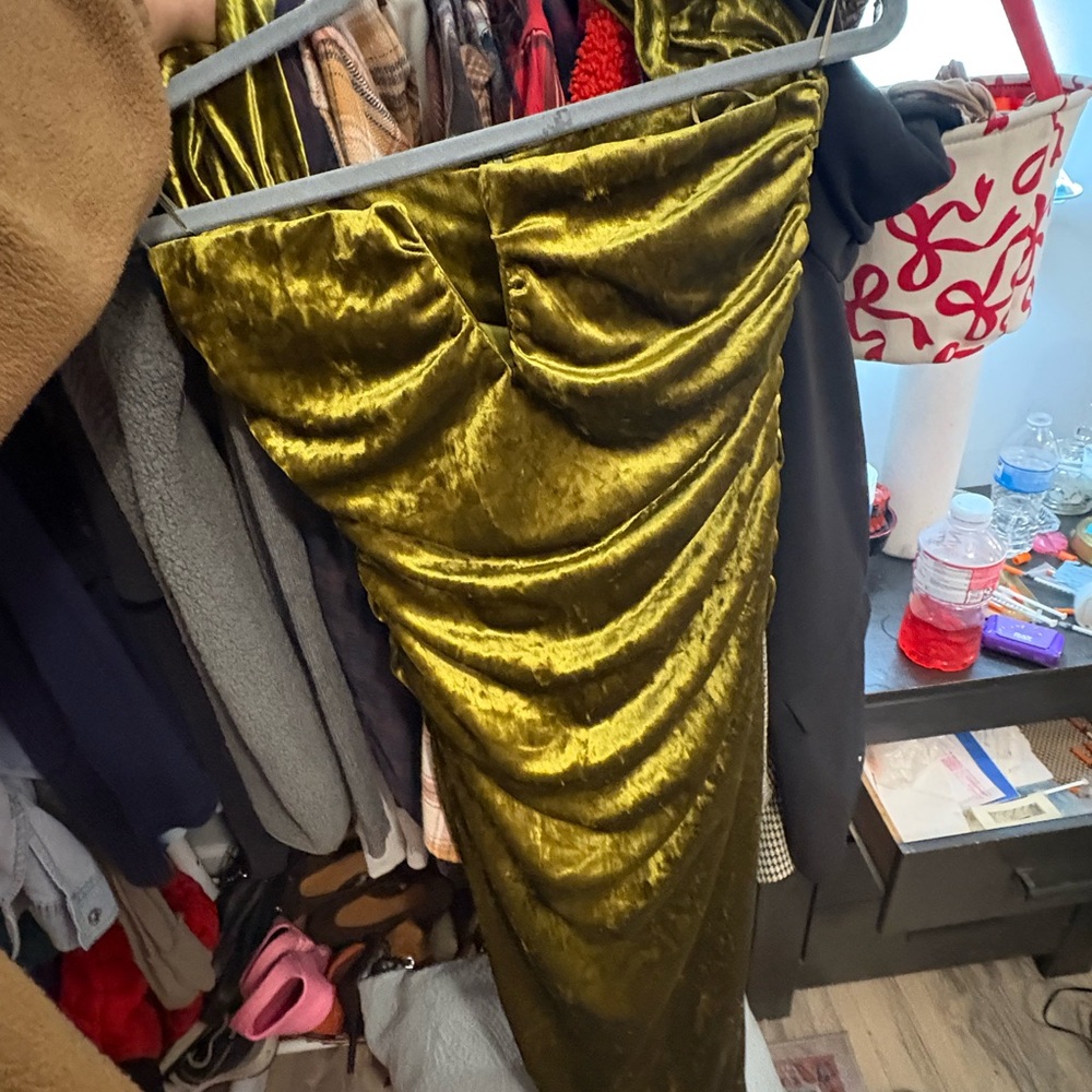 Zara NWT Velvet midi dress in Olive.